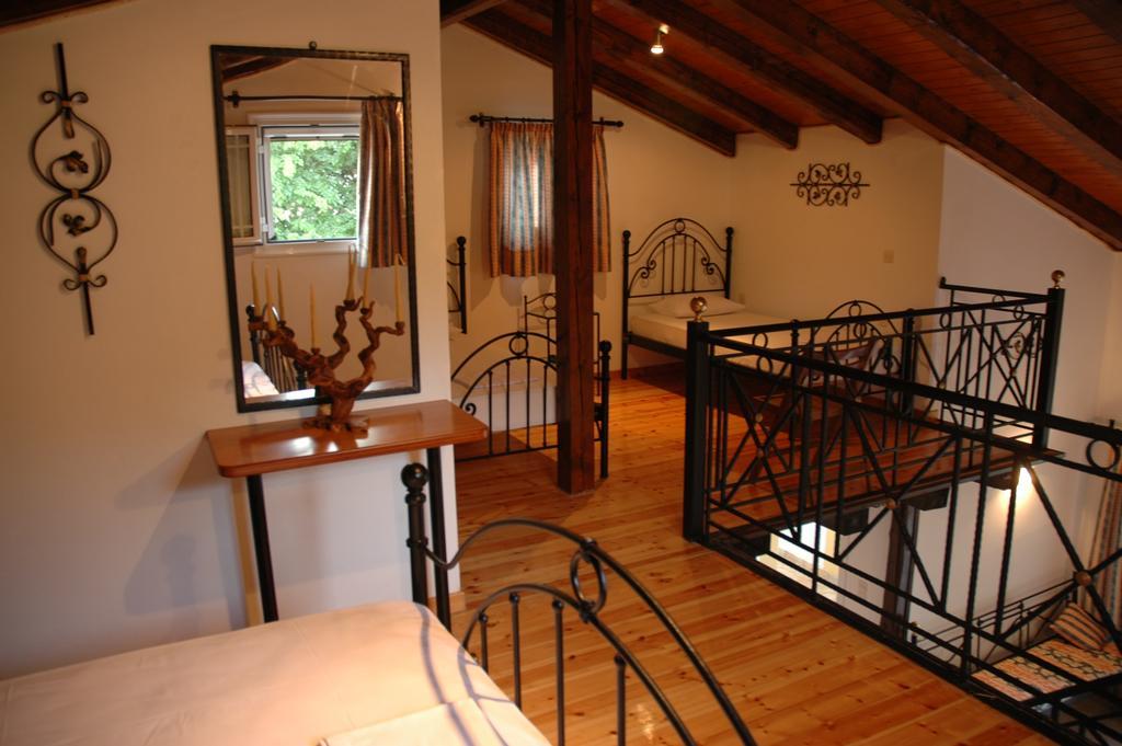 Iron House Apartment Agios Georgios  Room photo